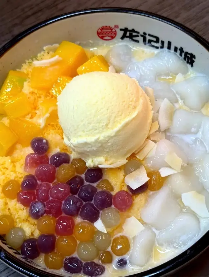 Chongqing‘s delicious dog-shaped cold rice cake