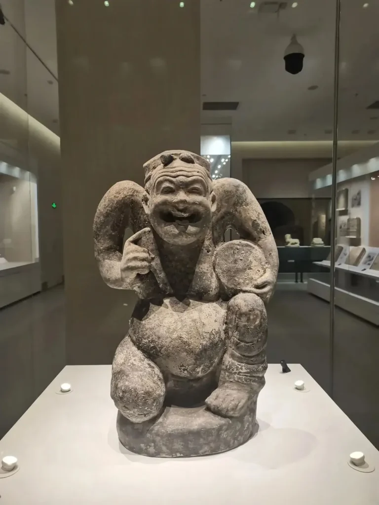 Gray pottery figurines of drummers and storytellers from the Eastern Han Dynasty