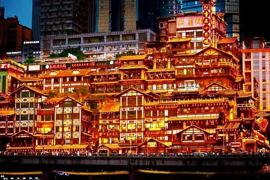 Tourist Attractions in Chongqing:Night view of Hongyadong, Chongqing