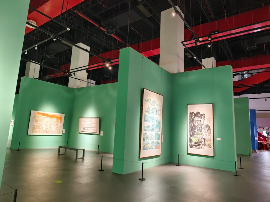 The green murals on the Chongqing Art Museum