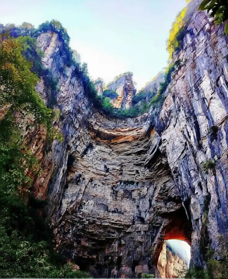 Tourist Attractions in Chongqing:The scenery of the Three Natural Bridges in Wulong, Chongqing
